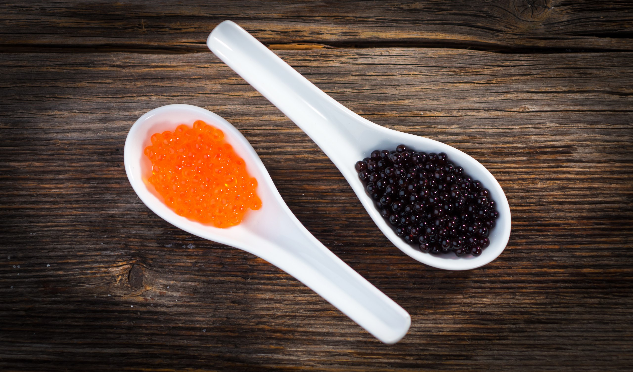 Pourquoi le caviar noir est-il plus cher que le rouge ?
